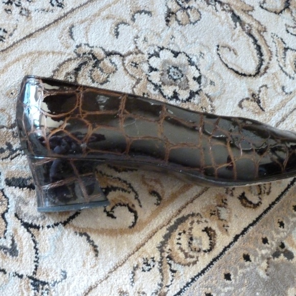 Stuart Weitzman Brown Croc Pumps EUC - Picture 5 of 6
